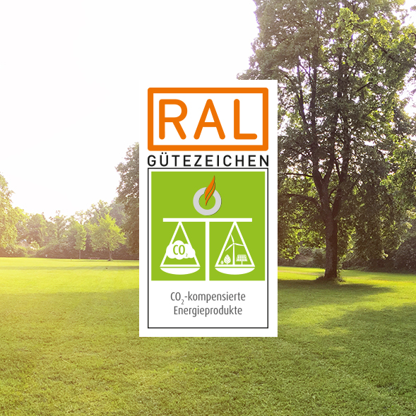 RAL Gütezeichen platziert auf einer grünen Waldfläche